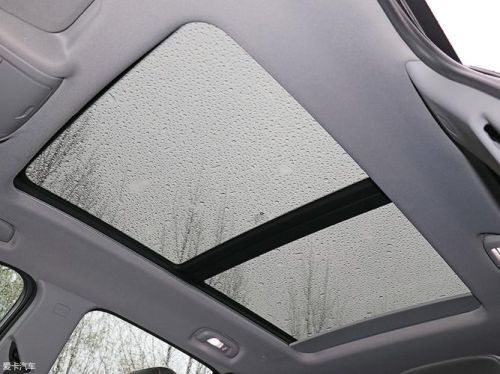 使用全景天窗的汽车车顶刚性很差吗 使用全景天窗的汽车车顶刚性很差吗