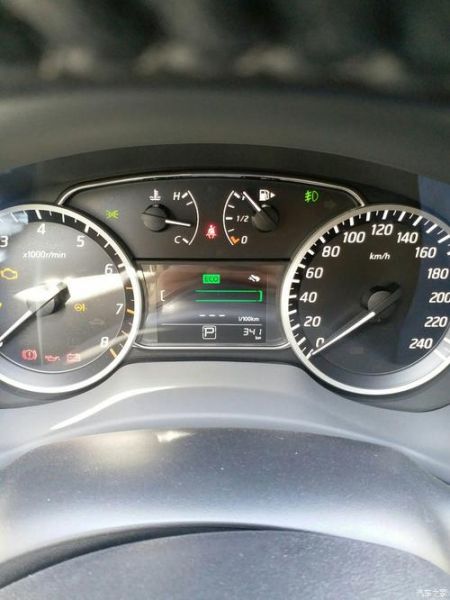 轩逸油耗怎么看仪表盘？