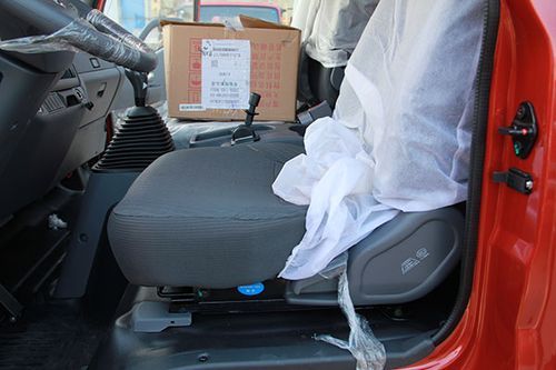 轻卡座椅怎样调整？