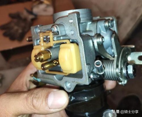 摩托车双缸化油器怎么清洗? 摩托车双缸化油器怎么清洗?