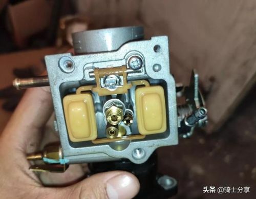 摩托车双缸化油器怎么清洗? 摩托车双缸化油器怎么清洗?