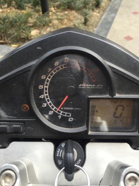 摩托车发动机故障灯亮了应该怎么办