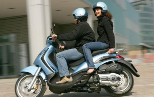 踏板摩托车如何驾驶？