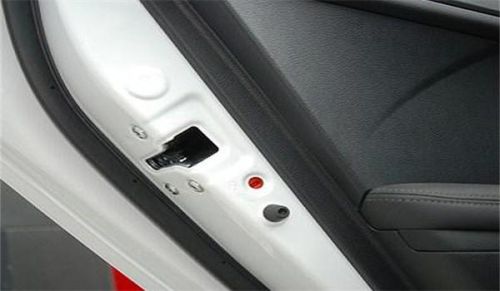 汽车自动门锁不停的跳是什么问题