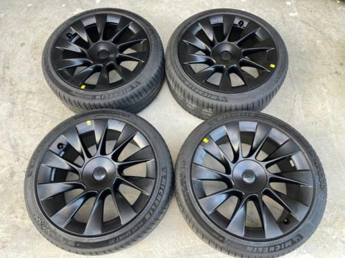 特斯拉modely轮胎18寸型号? 特斯拉modely轮胎18寸型号?