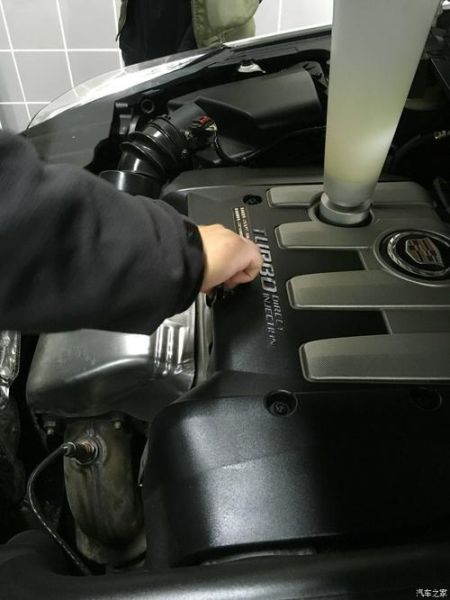 15年凯迪拉克加多少机油？