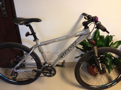 一辆7成新的3000多买的捷安特山地车能卖多少钱啊? 一辆7成新的3000多买的捷安特山地车能卖多少钱啊?