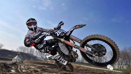 哪款摩托车适合玩特技.详细点的？