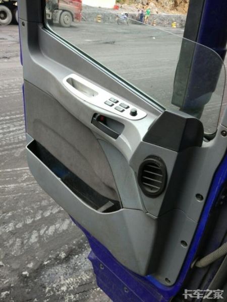 18年大运车门内饰板怎么拆？