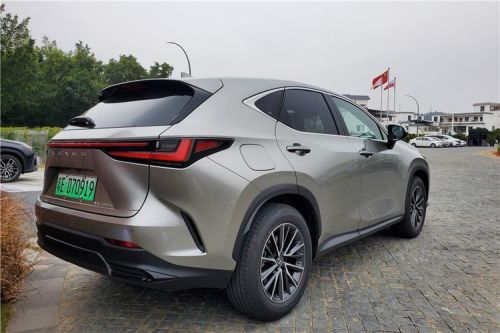 雷克萨斯新nx400h+是插电混动吗？