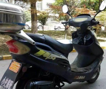 (踏板)摩托车开到60码的时候车身抖动比较厉害，过来70就正常许多!是什么情况？