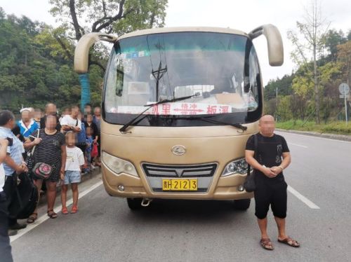 中大型客车标准载多少人？