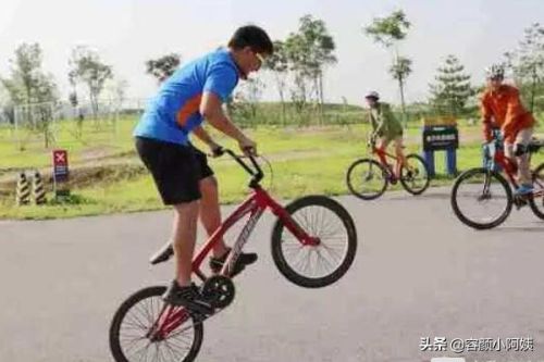 快速下死飞怎么刹车？