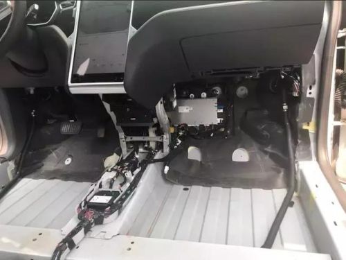 特斯拉modelx怎么更换低压电池? 特斯拉modelx怎么更换低压电池?