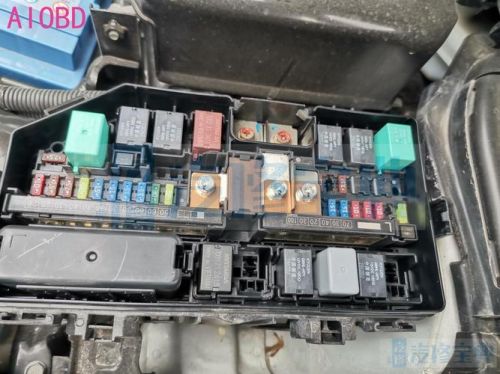 06年crv启动继电器位置? 06年crv启动继电器位置?