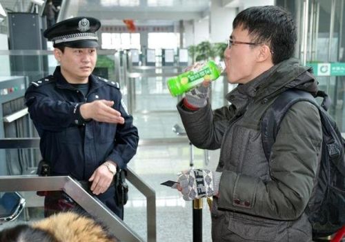 液体过高铁安检要拿出来吗