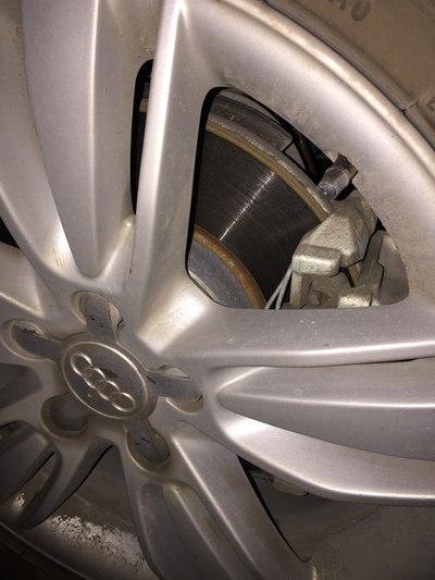 奥迪a6l刹车盘生锈正常吗? 奥迪a6l刹车盘生锈正常吗?