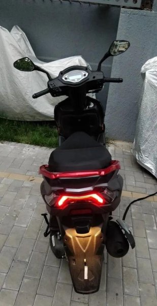 豪爵usr125没脚蹬吗？