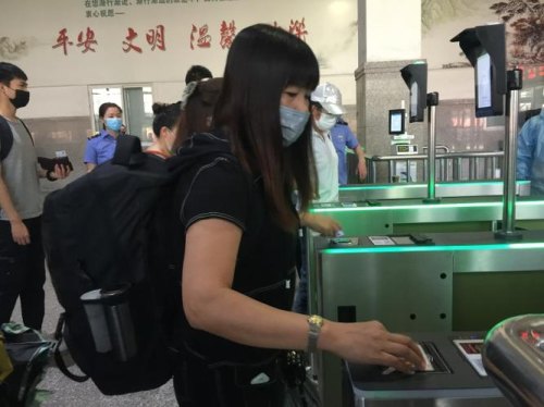 没买高铁票能刷身份证进站吗