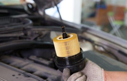 汽油滤芯机油滤芯空气滤芯分别在什么地方?详细位置？