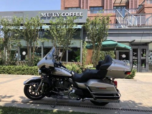 大贸哈雷至尊滑翔怎么启动？