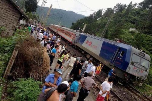 沪昆铁路客车脱线事故模拟