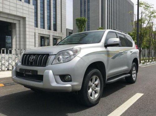 2010年进口丰田霸道2700中规版卖多少钱？