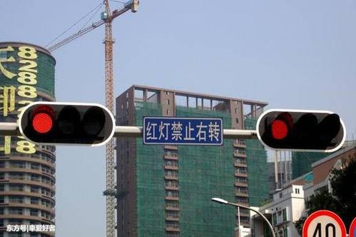 十字路口前面只有圆灯左转怎么看红灯？