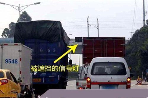 被大车挡住视线闯了红灯会扣分吗