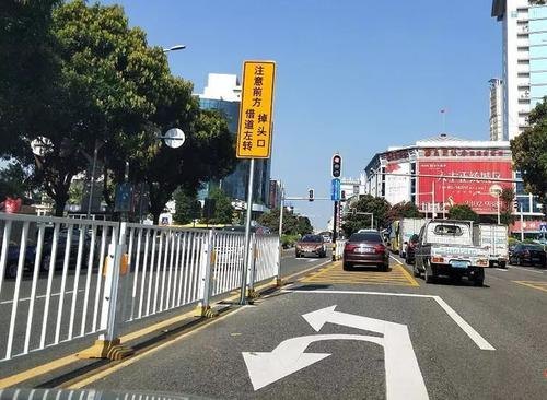 双向左转车道都可以掉头吗? 双向左转车道都可以掉头吗?