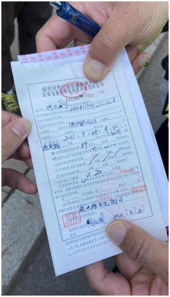 交警晚上会不会贴罚单？