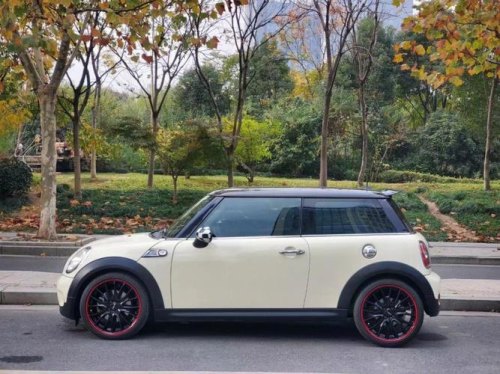 宝马迷你二手车2010年4月份开了6万5千公里15万贵吗? 宝马迷你二手车2010年4月份开了6万5千公里15万贵吗?