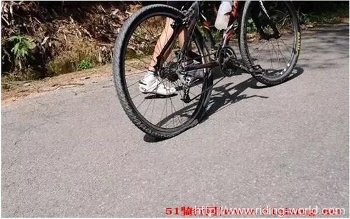 自行车爆胎的幽默句子？