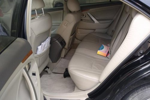 08年凯美瑞后排靠背怎样放平? 08年凯美瑞后排靠背怎样放平?