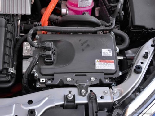 丰田卡罗拉双擎牵引电瓶是多少伏？