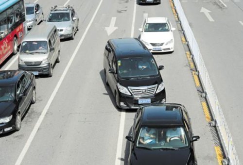 开车戴墨镜算违章吗? 开车戴墨镜算违章吗?