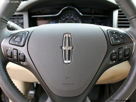 一个圆圈里有一个十字架是什么车？