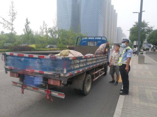 卡车可以载人吗？