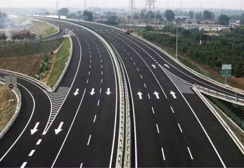 高速公路上的导流线能压吗？