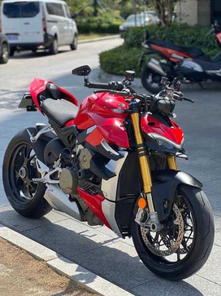 杜卡迪街霸烫吗? 杜卡迪街霸烫吗?