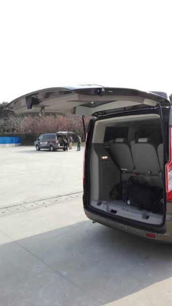 途睿欧后备箱左侧箱子是干嘛的