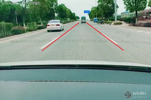科三直线行驶方向盘正对着路中间右边不会压线吗? 科三直线行驶方向盘正对着路中间右边不会压线吗?