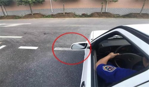 左倒库车身往右斜怎么打方向？