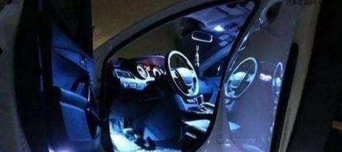 晚上开车时候，为什么车内一般不开灯？