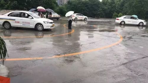 下雨天能不能练车？