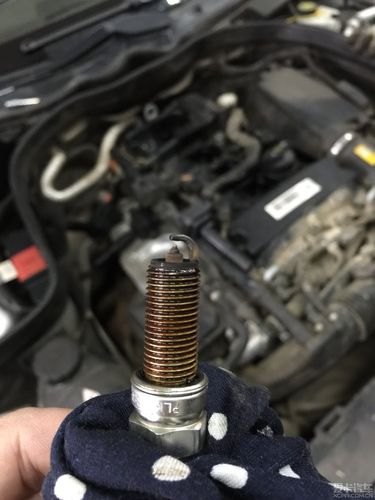 奔驰的火花塞在2万公里一定要更换吗？