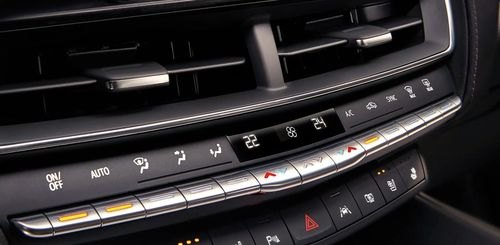 凯迪拉克ct5后视镜加热按哪个按键？