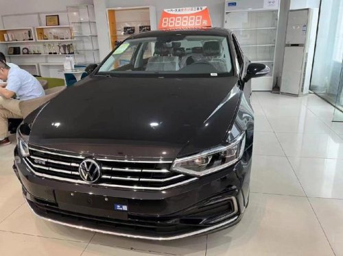 2022款迈腾330豪华市区油耗多少？