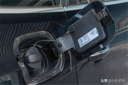 奥迪Q5油箱盖怎么开,油箱盖开关在哪里? 奥迪Q5油箱盖怎么开,油箱盖开关在哪里?