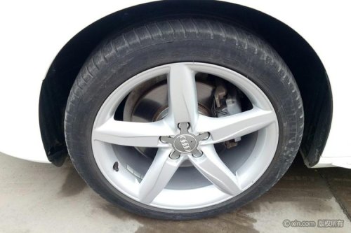 奥迪a4l换什么轮胎？